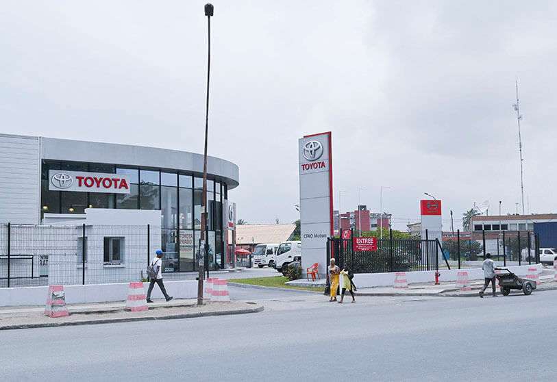 Concesionario de automóviles del fabricante japonés de automóviles Toyota en Abidján, Costa de Marfil