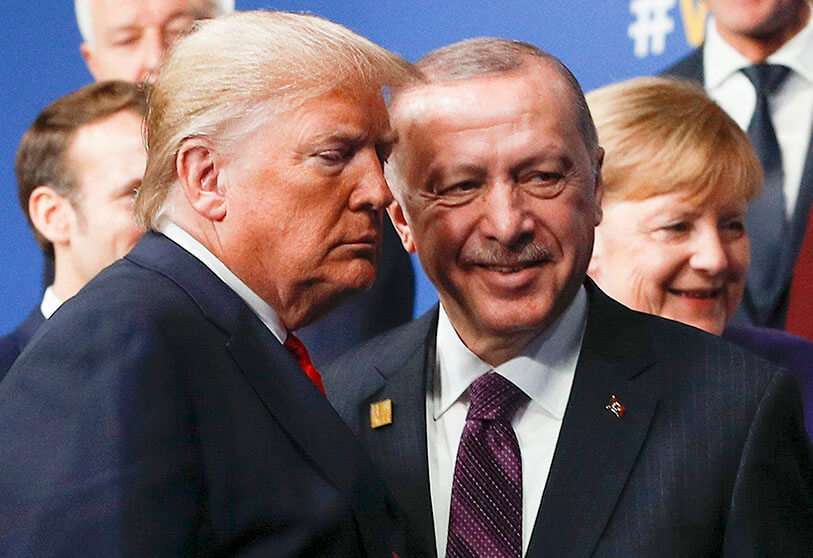 : Donald Trump y Recep Tayyip Erdogan, después de la foto de familia para dirigirse a la sesión plenaria de la cumbre de la OTAN el 4 de diciembre de 2019