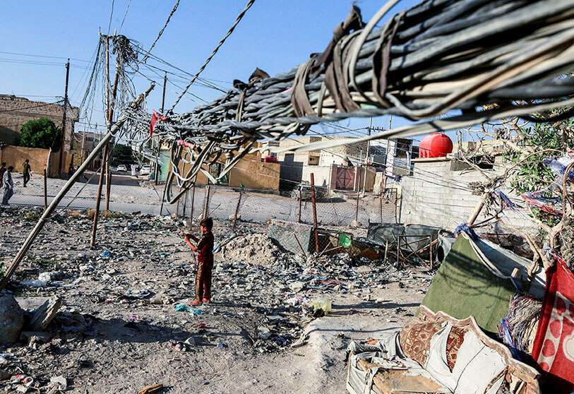 Una vista del caos de cables de la distribución de electricidad del generador