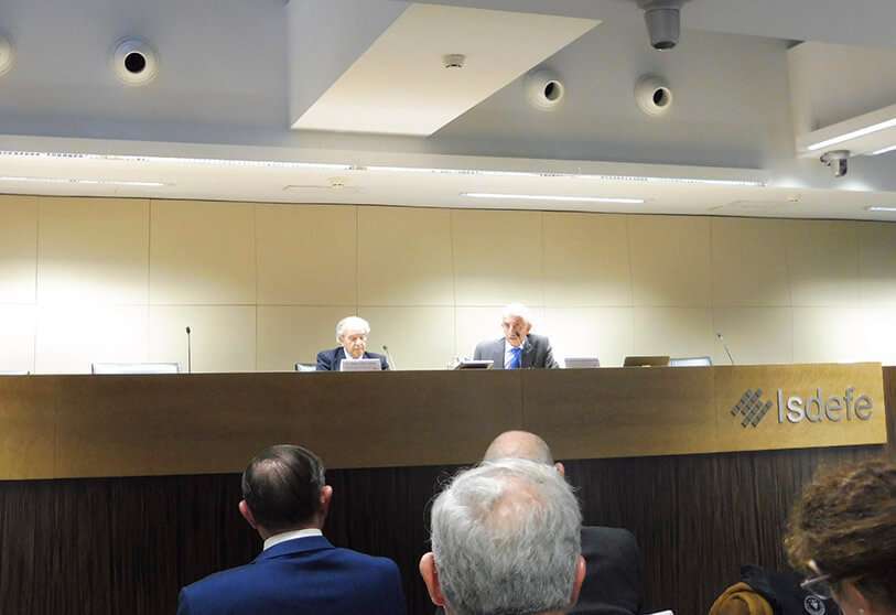 Juan Leña Casas (izq.) ha sido embajador, entre otros países, en China y Japón