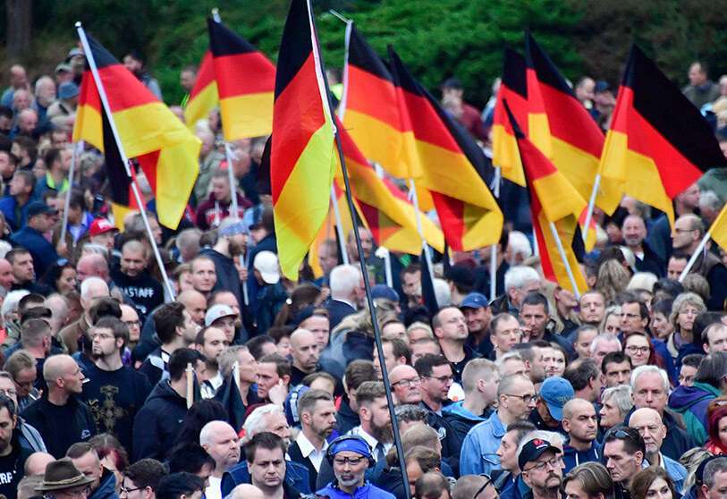 La enseña nacional ha sido patrimonializada por los grupos de extrema derecha. Manifestantes de AfD en Chemnitz