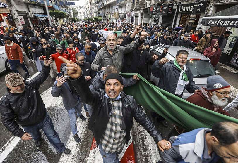 PHOTO/AP - Argelinos se manifiestan en Argel para conmemorar el segundo aniversario del movimiento Hirak