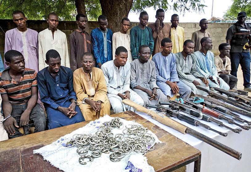 Un grupo de hombres identificados por la Policía nigeriana como combatientes y líderes extremistas de Boko Haram en Nigeria