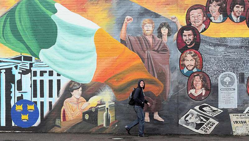 Mural en el Catholic Falls Road en Belfast, Irlanda del Norte
