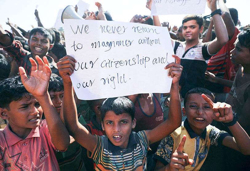 Niños rohingya reclaman sus derechos de ciudadanía en el campamento de refugiados de Unchiprang en Bangladesh