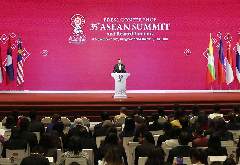 AP/AIJAZ RAHI-Le Premier ministre thaïlandais Prayuth Chan-o-cha s'exprime lors d'une conférence de presse à la fin du 35e sommet de l'Association des nations de l'Asie du Sud-Est (ANASE) à Nonthaburi, en Thaïlande, le lundi 4 novembre 2019.