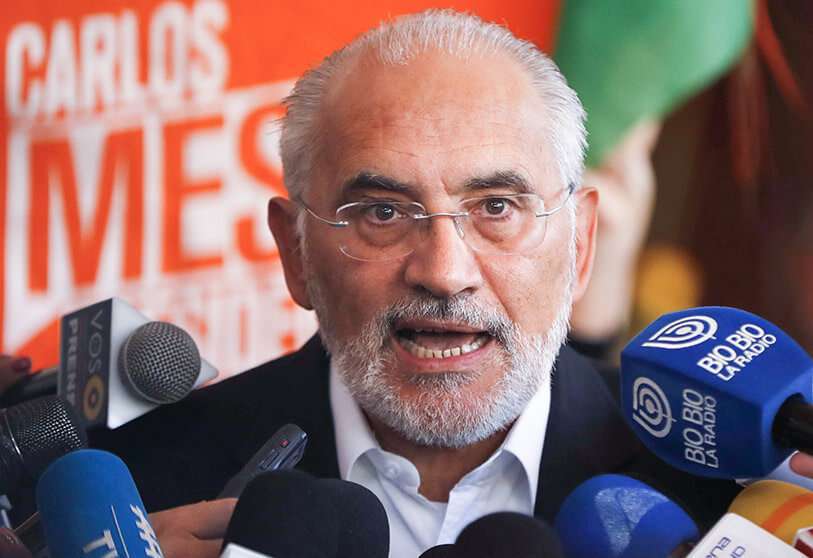 El candidato presidencial de la oposición boliviana, Carlos Mesa, durante una conferencia de prensa en un hotel de La Paz, Bolivia, el lunes 21 de octubre