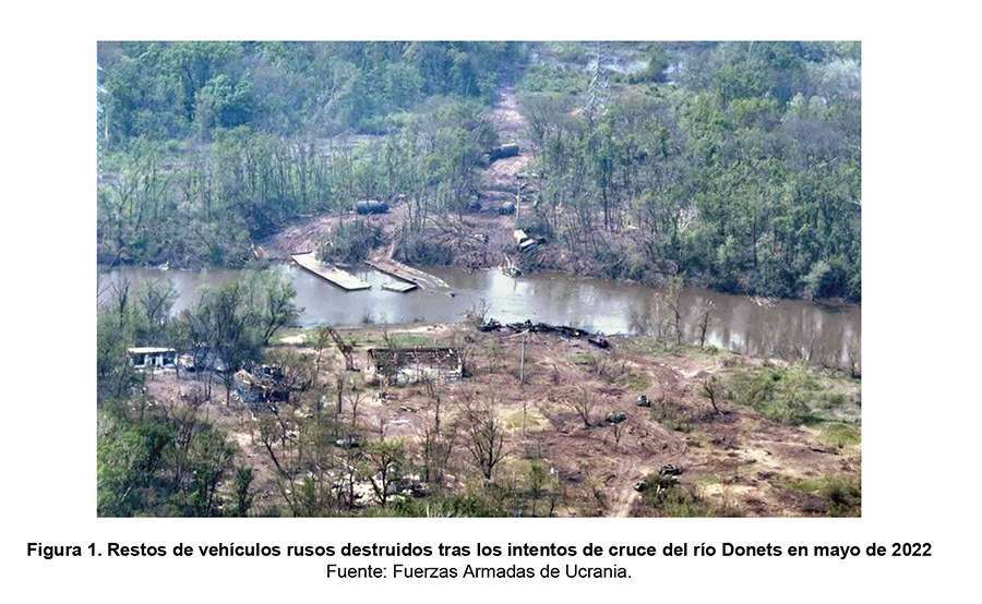 Figura 1. Restos de vehículos rusos destruidos tras los intentos de cruce del río Donets en mayo de 2022 Fuente: Fuerzas Armadas de Ucrania.