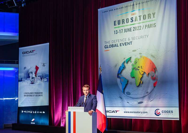 PHOTO/Elisée - El presidente Emmanuel Macron inauguró el Salón Internacional de Defensa y Seguridad Eurosatory 2022. Al igual que sus antecesores, sabe que la sostenibilidad de la industria francesa de armamento depende de la exportación