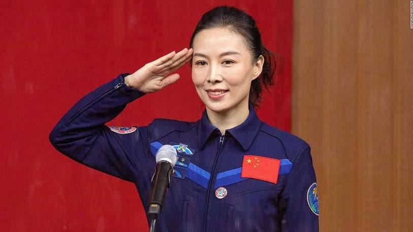 La coronel Wang Yaping, de 41 años, ha sido entrenada para convertirse en la primera mujer china en salir al exterior de la estación espacial Tiangong y dar un paseo espacial