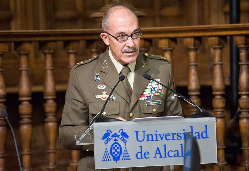 PHOTO/FAM - En su etapa de JEMAD se prodigo en explicar la razón de ser de las Fuerzas Armadas y combatir el desconocimiento que impera en la sociedad española respecto a sus militares