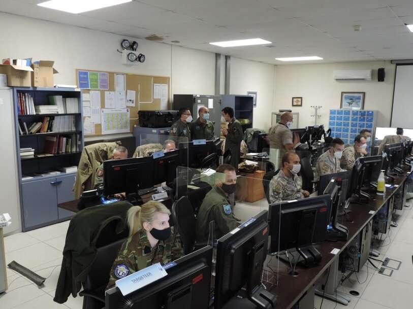 PHOTO/CAOC-TJ - La vigilancia efectiva del espacio aéreo bajo la responsabilidad del CAOC-TJ está a cargo de dos centenares de militares de 17 países de la OTAN, que cumplen su misión de vigilancia las 24 horas, todos los días del año