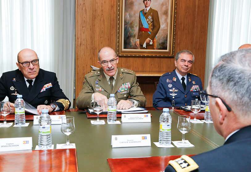 PHOTO/EMAD - Acompañado por el Jefe del Estado Mayor Conjunto, almirante Javier González-Huix y el general del Aire Rubén G. Servet, en una reunión de trabajo en 2018 con el Jefe del Mando Supremo Aliado en Europa (SACEUR), el general norteamericano Curtiss Scaparrotti