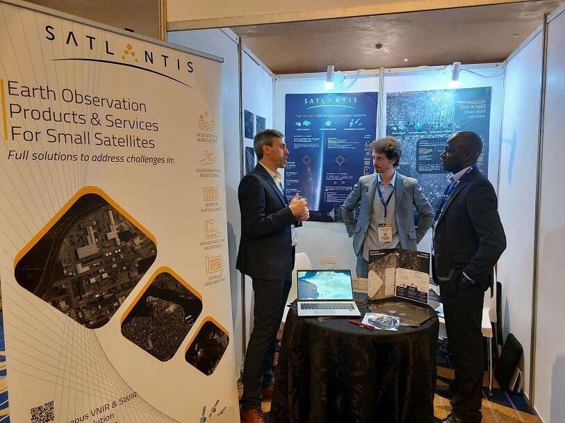 La presencia de Satlantis es muy activa en los foros espaciales internacionales. La imagen recoge al director de Desarrollo de Negocio, Roberto Fabrizi (izquierda), con el  director general de la Agencia Espacial de Kenia, Hillary Kipkosgey, en la New Space África Conference celebrada en abril en Nairobi 