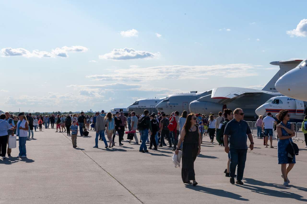 PHOTO/MAKS - En la edición de 2021 han expuesto 627 empresas, 538 rusas (85,5 por ciento) y 91 de otros 20 países. En 2019 exhibieron 827 compañías, 635 de Rusia (76,8%) y 184 de 33 naciones