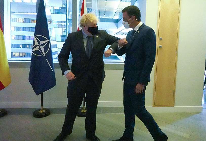 En la reunión hispano-británica en Bruselas de mediados de junio, el presidente Sánchez instó al premier Boris Johnson a que desmantelara la UKSA ‒la NASA del Reino Unido‒, que abandonara el desayuno con judías, huevos revueltos y bacon y se pasara a los pinchos de tortilla de patatas