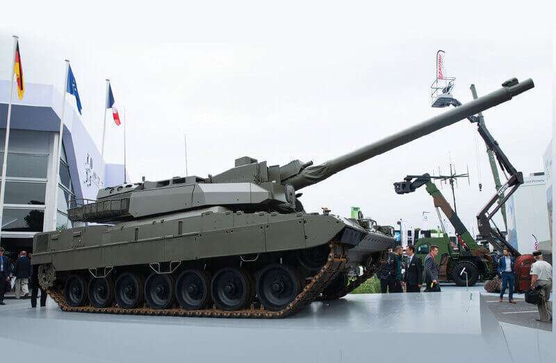 PHOTO/AFP - Diferencias hasta ahora insalvables mantienen en suspenso el desarrollo del carro de combate europeo del futuro (MGCS) que lidera la sociedad alemana Krauss-Maffei Wegmann para sustituir al francés Leclerc y al Leopard 2 germano