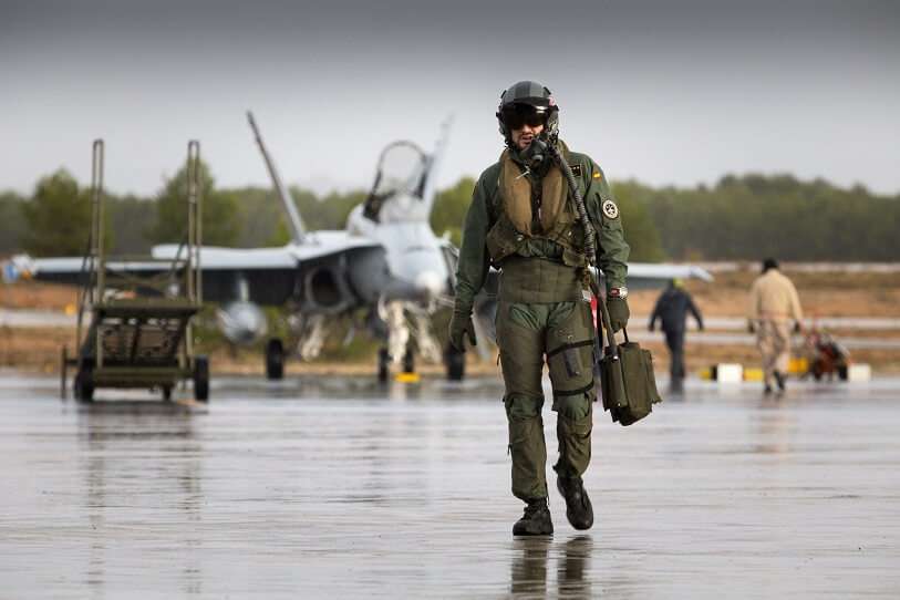 PHOTO/EA - Los controladores de Torrejón guían al encuentro de un avión no identificado a una amplia variedad de cazas de diferentes fuerzas aéreas: EF-18 y Eurofighter españoles, Rafale franceses, Eurofighter y F-35 italianos, F-16 griegos y Gripen húngaros