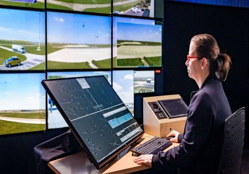 PHOTO/Indra - La multinacional Indra es un claro ejemplo de aplicar sinergias y desarrollar tecnologías de doble uso. En fechas recientes ha adquirido Simumak, especializada en simulación avanzada, y Mobbeel, dedicada a verificar la identidad digital