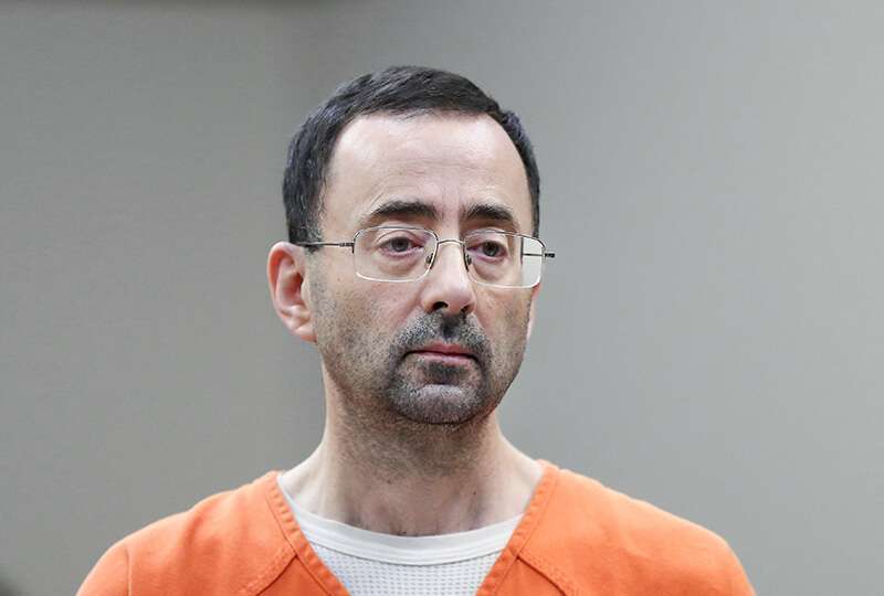 Larry Nassar, de 54 años, comparece en la corte para una audiencia de declaración de culpabilidad en Lansing, Michigan