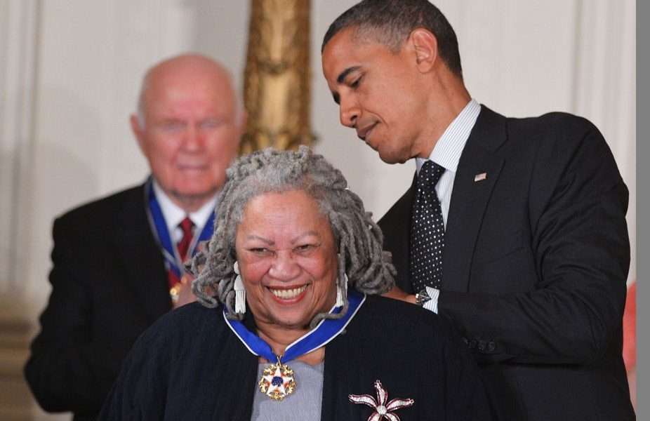 Toni Morrison junto a Barack Obama