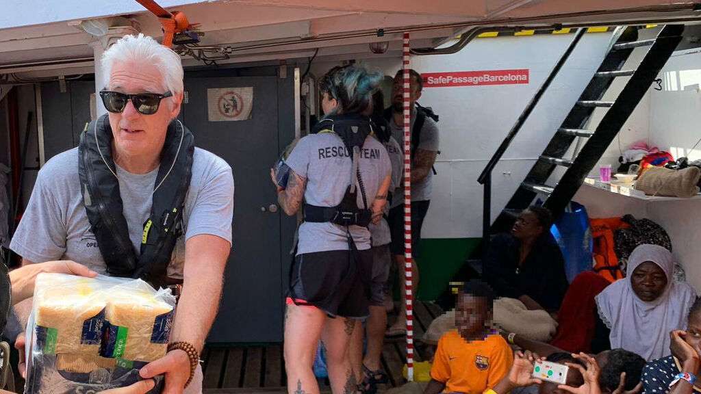 Richard Gere pretende predicar con el ejemplo para ayudar a los inmigrantes