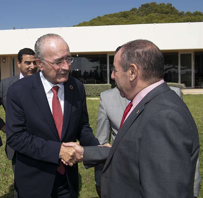 Francisco de la Torre, alcalde de Málaga, con Bijjou Azzedine, responsable de la Oficina de Turismo de Marruecos de Torremolinos