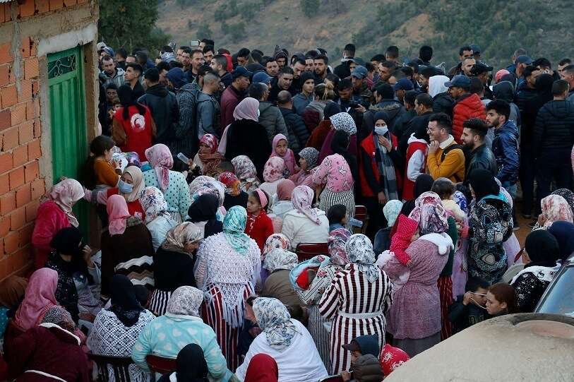 AFP - people awaiting rescue