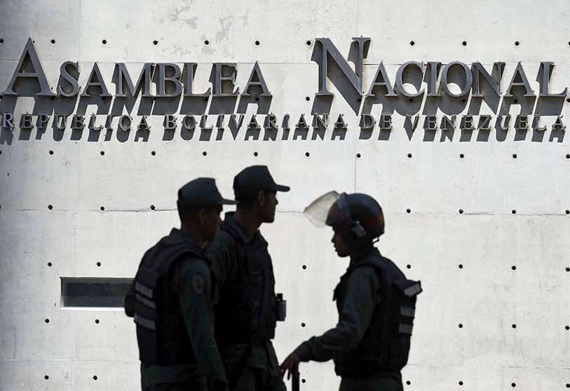 Miembros de la Guardia Nacional Bolivariana de Venezuela ante la Asamblea Nacional en Caracas