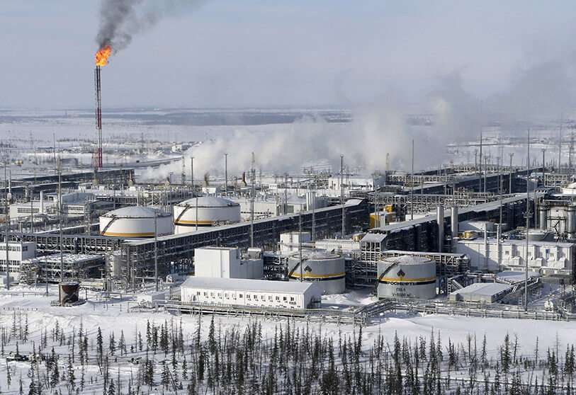 atalayar-refineria-planta-tratamiento-petroleo-rusia-sanciones-petroleras-hidrocarburo-energia