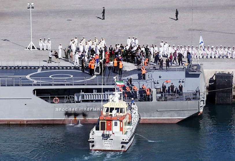 Una vista de la fragata de clase Neustrashimyy "Yaroslav Mudry" de la armada rusa amarrada en Chabahar en el Golfo de Omán durante los ejercicios navales conjuntos de Irán, Rusia y China