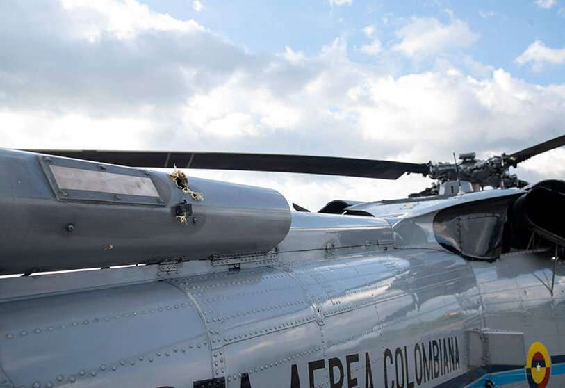 Presidencia de Colombia que muestra los agujeros de bala en el helicóptero presidencial en el Aeropuerto Internacional Camilo Daza en Cúcuta, Colombia, el 25 de junio de 2021 AFP PHOTO / PRESIDENCIA DE COLOMBIA