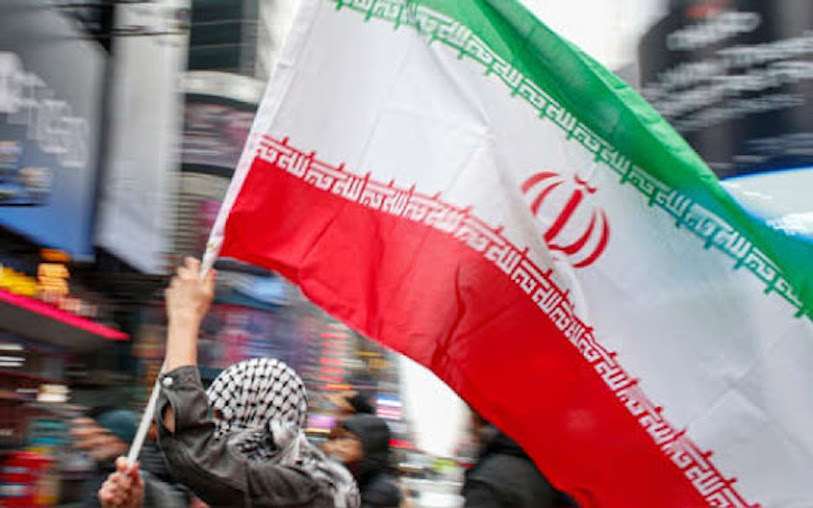 Iran mira al este