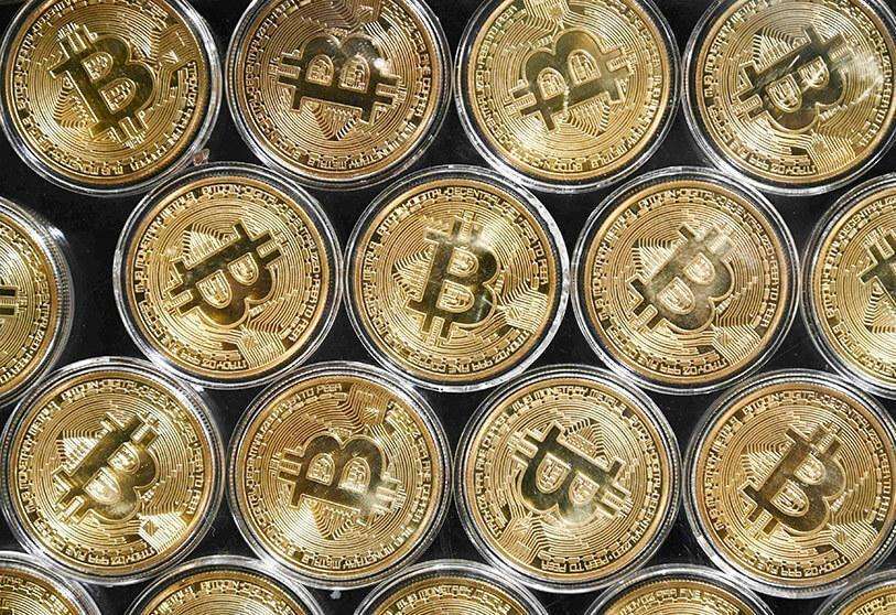 REUTERS/EDGAR SU - Representación de la criptomoneda Bitcoin