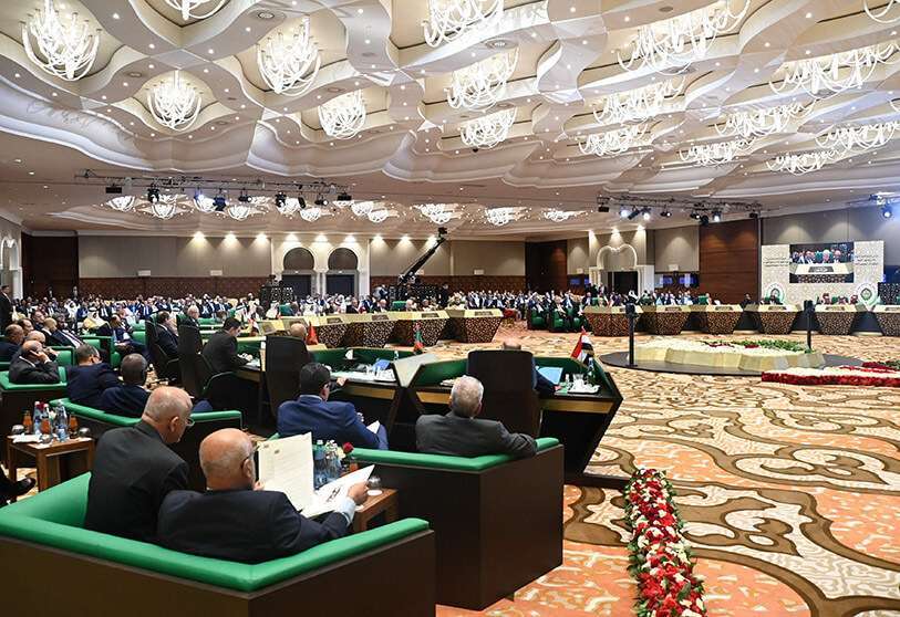 PHOTO/ Algerian Presidency via REUTERS - Los líderes árabes se reunieron en la capital argelina para celebrar su primera cumbre desde una serie de acuerdos de normalización con Israel que han dividido la región