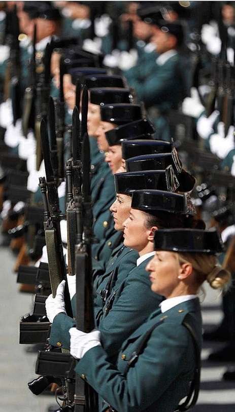 constitucion-españa-regalado-guardia-civil