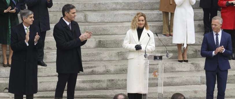 constitucion-españa-regalado-pedro-sanchez-meritxell-batet