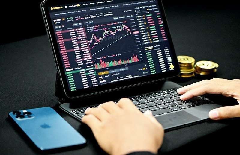 ordenador-tablet-criptomoneda