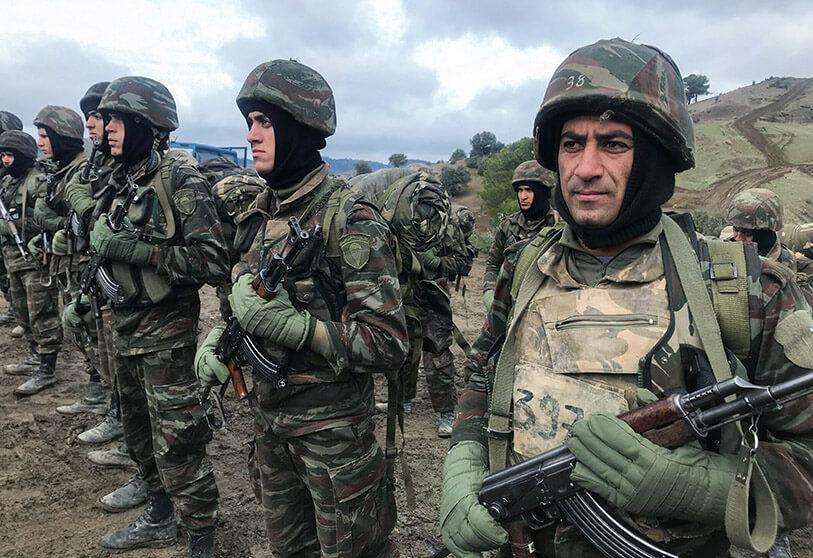 REUTERS/ABDELAZIZ BOUMZ - Soldados argelinos hacen guardia