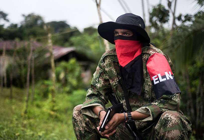 En esta foto de archivo tomada el 19 de noviembre de 2017 el comandante del Frente de Guerra Occidental Omar Gómez de la guerrilla del Ejército de Liberación Nacional (ELN) AFP/LUIS ROBAYO