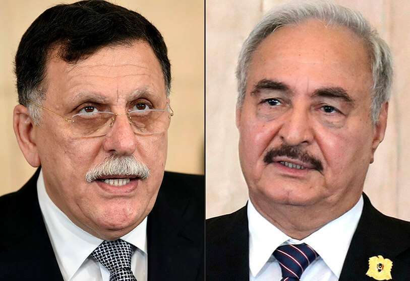 PHOTO/AFP/PRESIDENCIA DE TÚNEZ - Combinación de imágenes de Fayez al-Sarraj y del mariscal libio Jalifa Haftar