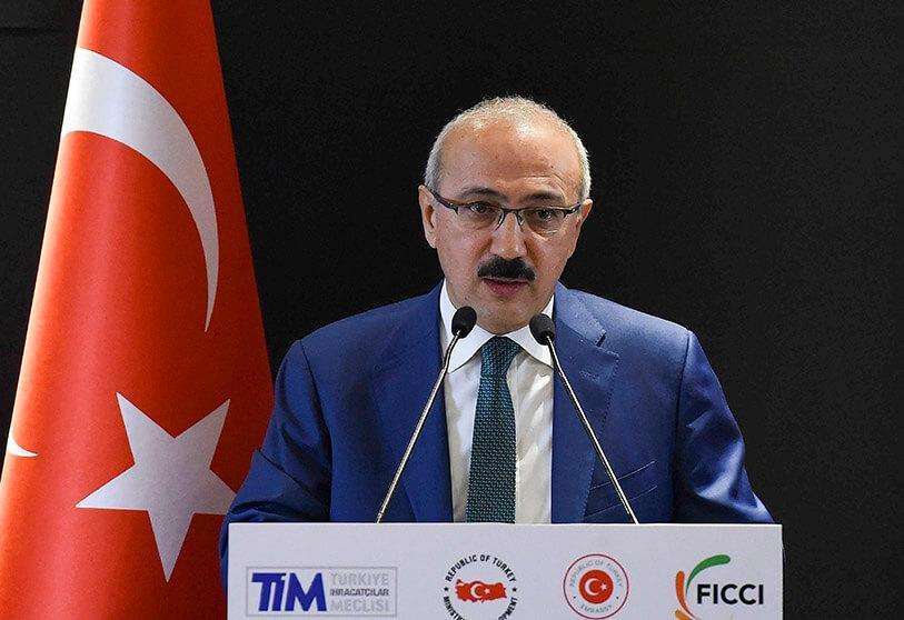 PHOTO/AFP - Lutfi Elvan, ministro de finanzas de Turquía.