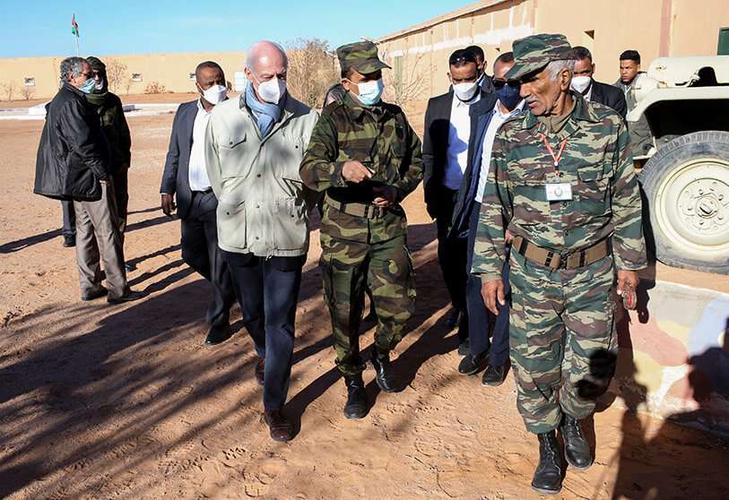 Staffan de Mistura, enviado de la ONU para el Sáhara Occidental, en los campamentos de refugiados de Tinduf en Argelia