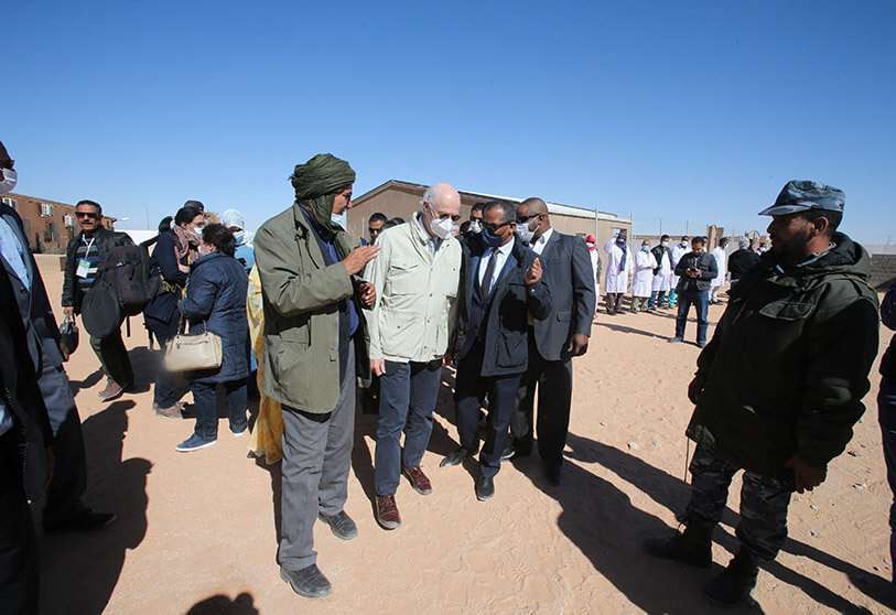 Staffan de Mistura, enviado de la ONU para el Sáhara Occidental, en los campamentos de refugiados de Tinduf en Argelia