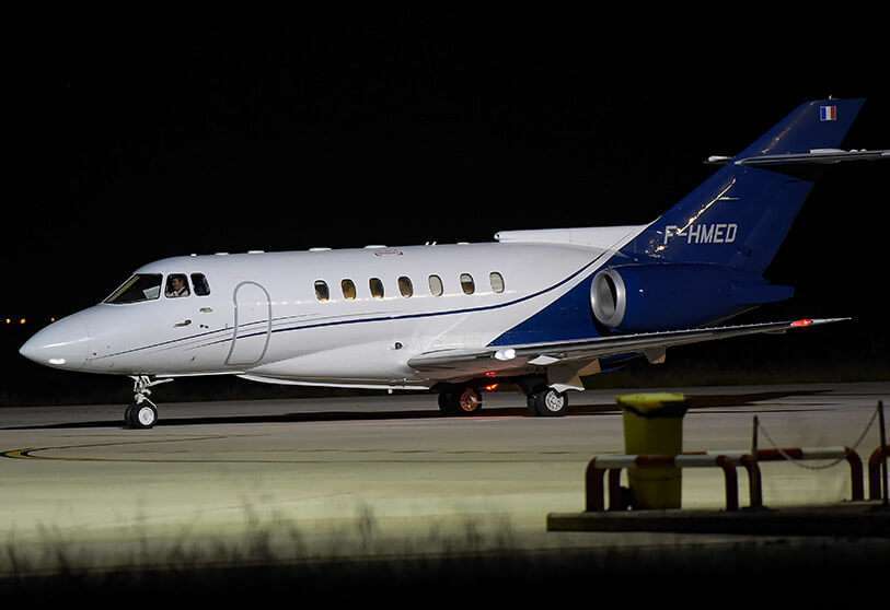 Fotografía de archivo del avión que llevaba a bordo al líder del Frente Polisario, Brahim Ghali, despegando en el aeropuerto de Pamplona, norte de España, el miércoles 2 de junio de 2021