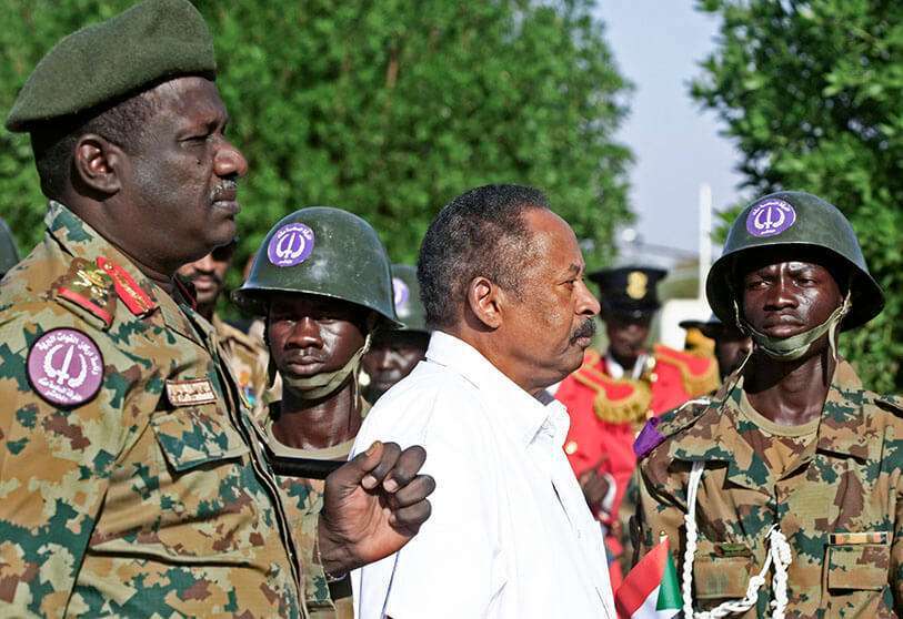 AFP/ ASHRAF SHAZLY - El ex primer ministro de Sudán, Abdallah Hamdok (centro)