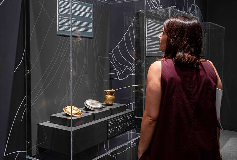 Pie de foto: ‘Lujo. De los asirios a Alejandro Magno’: una exposición “transversal y coherente”, en palabras de la directora de Acción Internacional del British Museum. PHOTO/Fundación “la Caixa”