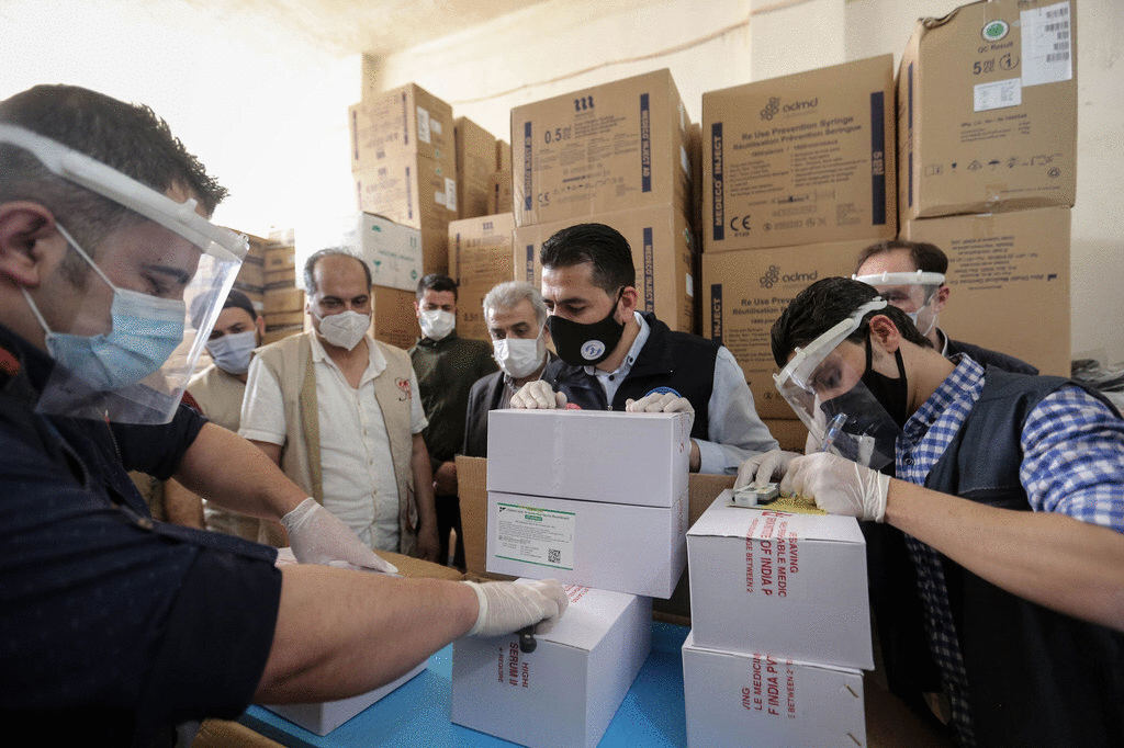 UNICEF-Abren cajas con la primera entrega de vacunas de COVAX contra el COVID-19 en Siria