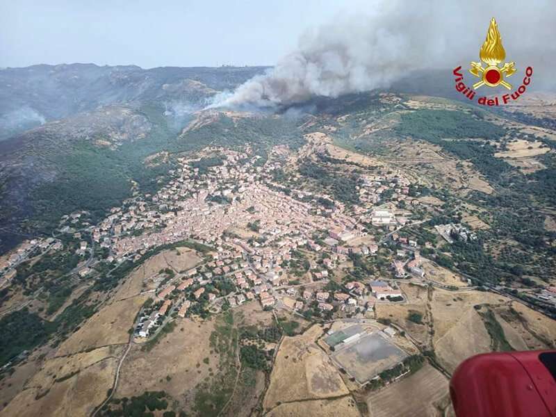 atalayar_incendio cerdeña-italia