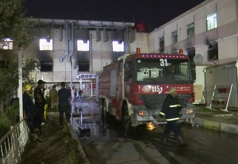 Pie de foto: Incendio en hospital iraquí de atención a pacientes con coronavirus